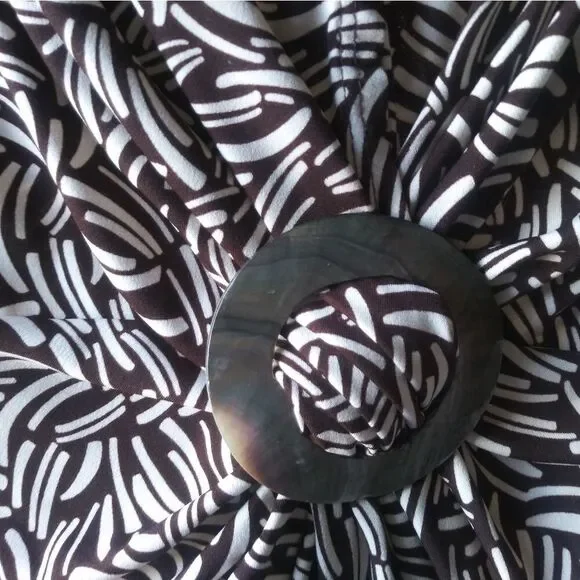 BISOU BISOU RUSCHED VNECK DRESS - BROWN & WHITE - Picture 3 of 5